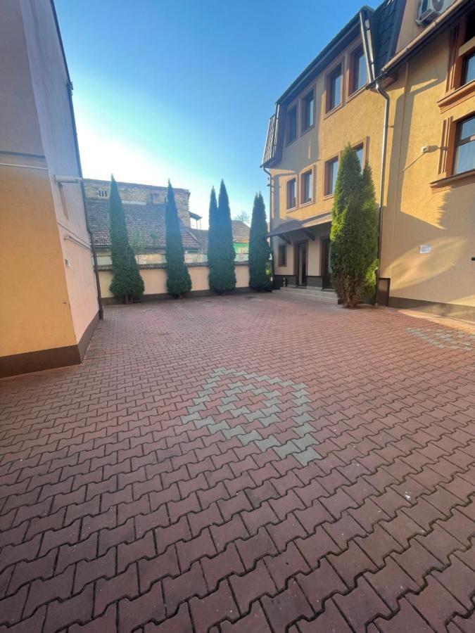 Pension Cleopatra Targu Mures Exterior photo