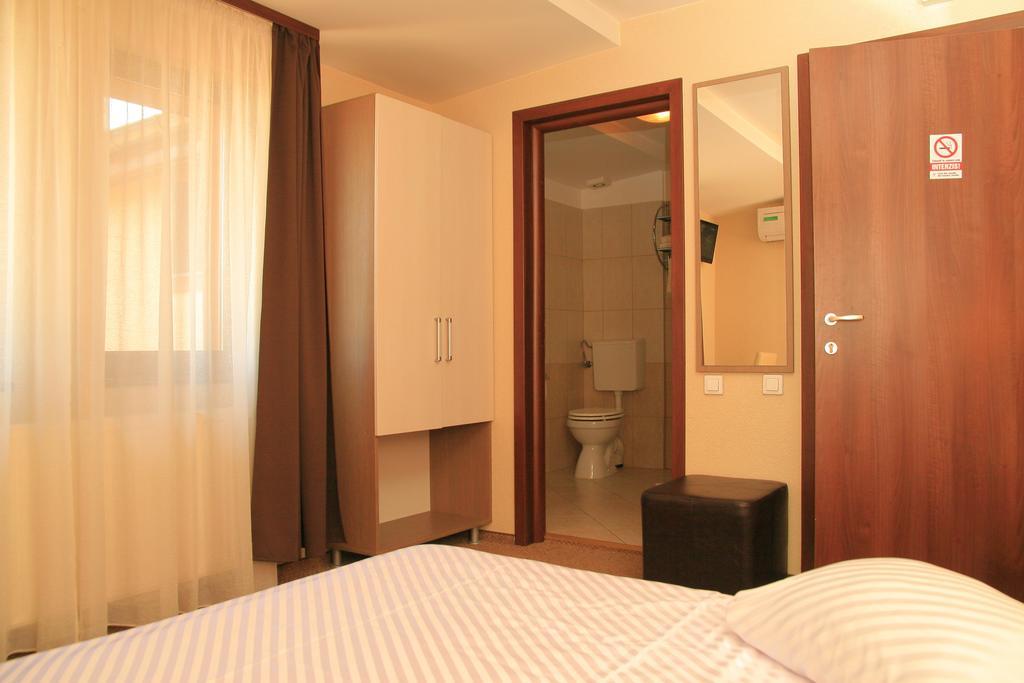 Pension Cleopatra Targu Mures Exterior photo